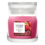 Yankee Candle Red Raspberry Duftkerze im Glas auf weißem Hintergrund