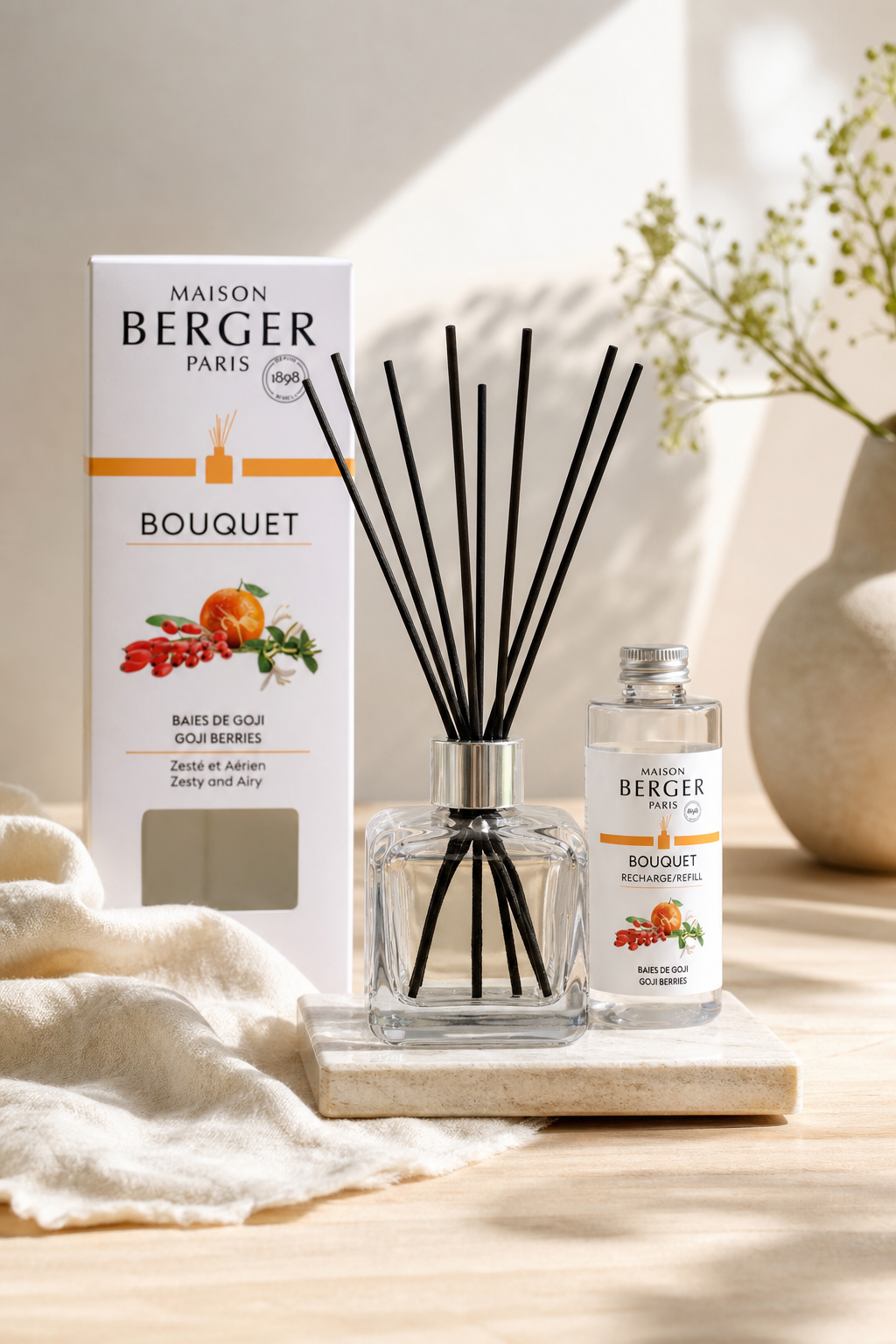 Maison Berger Diffuser-Set mit Verpackung und Nachfüllflasche in einer Wohnumgebung