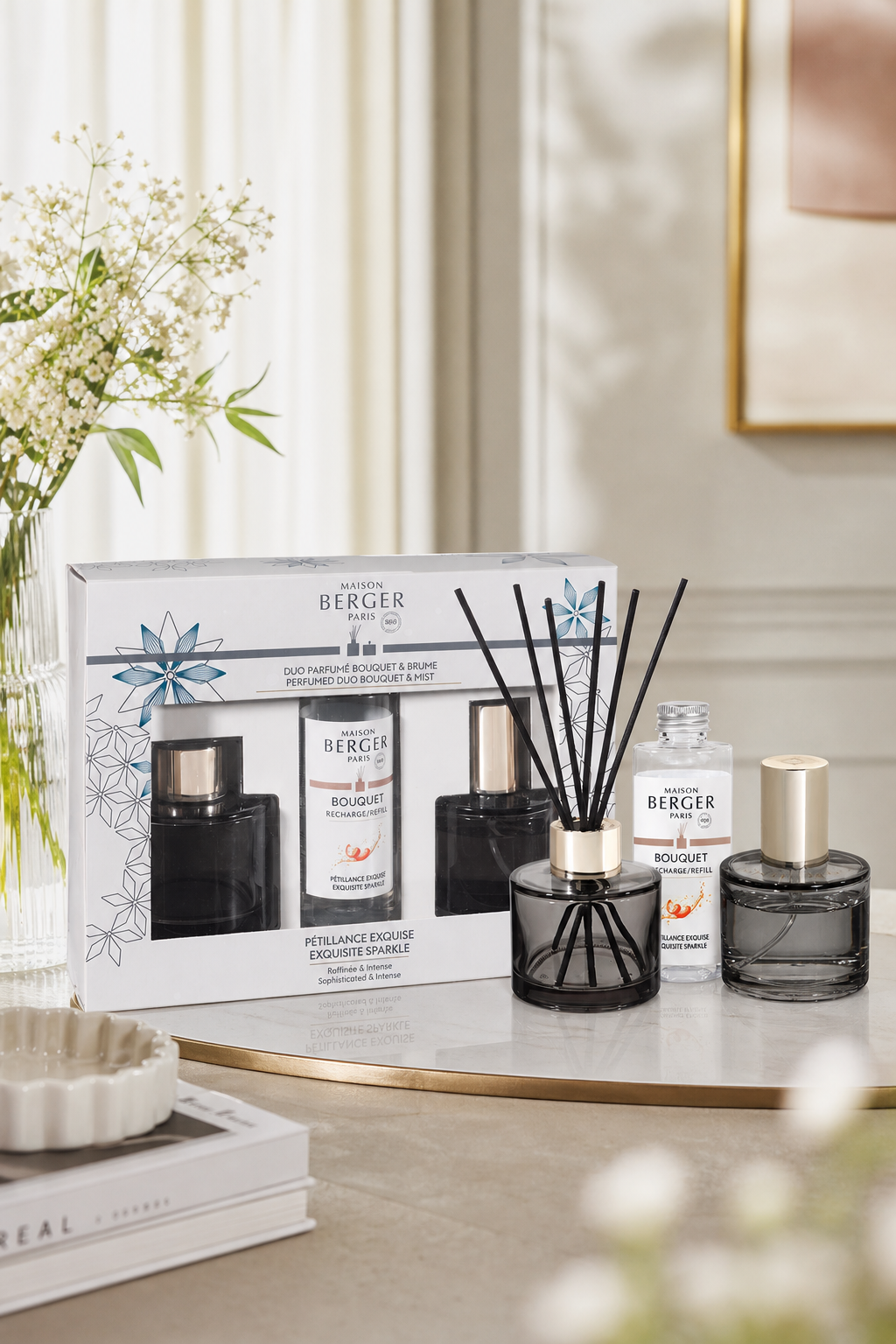 Maison Berger Duftduo mit Diffuser und Raumspray auf einem Tisch im Wohnraum