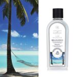 Relaxation Lamp Fragrance Flasche mit schwarzem Verschluss vor Strandmotiv