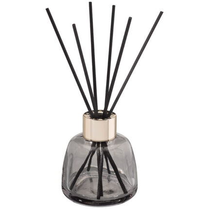 Transparenter Maison Berger Glas-Diffuser mit schwarzen Duftstäbchen