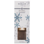 Verpackter Maison Berger Bouquet Diffuser mit blauem Blumenmuster und Glasflakon