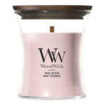 WoodWick Rose Blush Kerze mit Deckel vor weißem Hintergrund