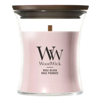 WoodWick Rose Blush Kerze mit Deckel vor weißem Hintergrund