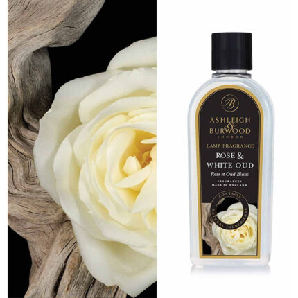 Flasche mit Rose & White Oud Lamp Fragrance neben einer weißen Rose