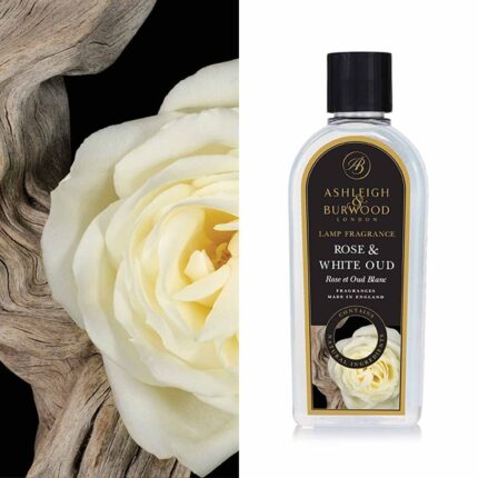Nachfüllflasche mit Rose & White Oud Lamp Fragrance vor weißer Rose