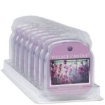 Mehrere verpackte Village Candle Rosemary Lavender Produkte von vorne