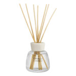 Nahaufnahme eines Yankee Candle Reed Diffusers mit sieben Duftstäbchen