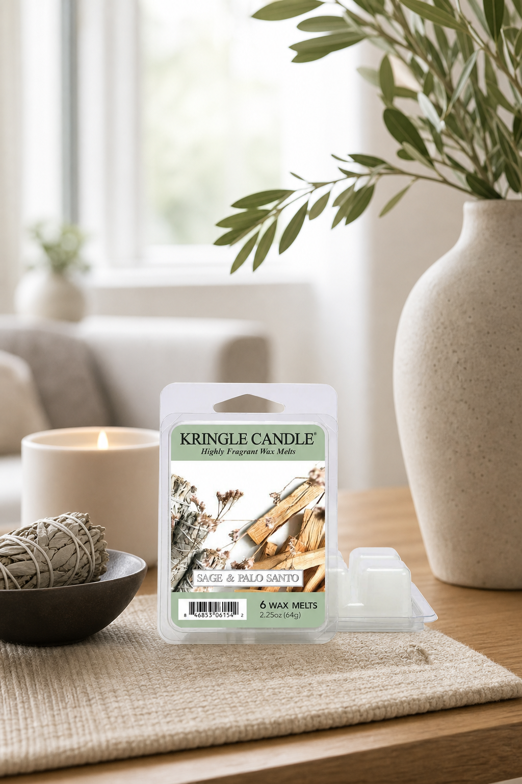 Sage & Palo Santo Wax Melts 64g in einer stimmungsvollen Anwendungsszene