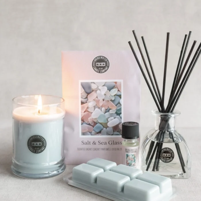 Salt & Sea Glass Kerze mit Duftwürfeln, Duftstäbchen und Verpackung