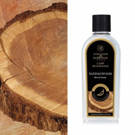 Nahaufnahme der Sandalwood Lamp Fragrance Flasche mit schwarzem Verschluss