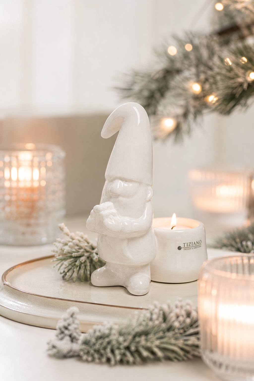 Santa Claudius stehend in einer stimmungsvollen Anwendungsszene