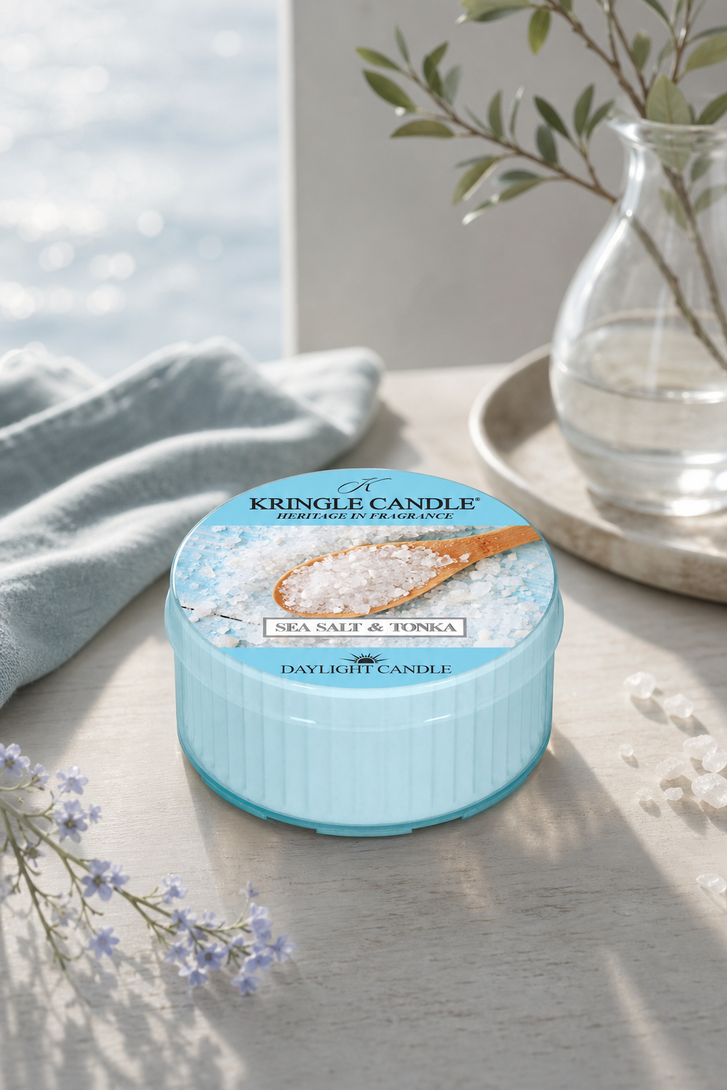 Sea Salt & Tonka Daylight 42g in einer stimmungsvollen Anwendungsszene