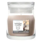 Yankee Candle Seaside Woods Duftkerze im Glas auf weißem Hintergrund