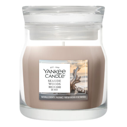 Yankee Candle Seaside Woods Duftkerze im Glas auf weißem Hintergrund