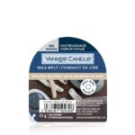 Seaside Woods Wachsmelt zwischen weiteren Yankee Candle Wachsmelts und einer Schale