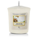 Yankee Candle Shea Butter Duftkerze mit Docht und Etikett