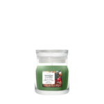 Yankee Candle Shimmering Christmas Tree 110 g im Glas vor weißem Hintergrund