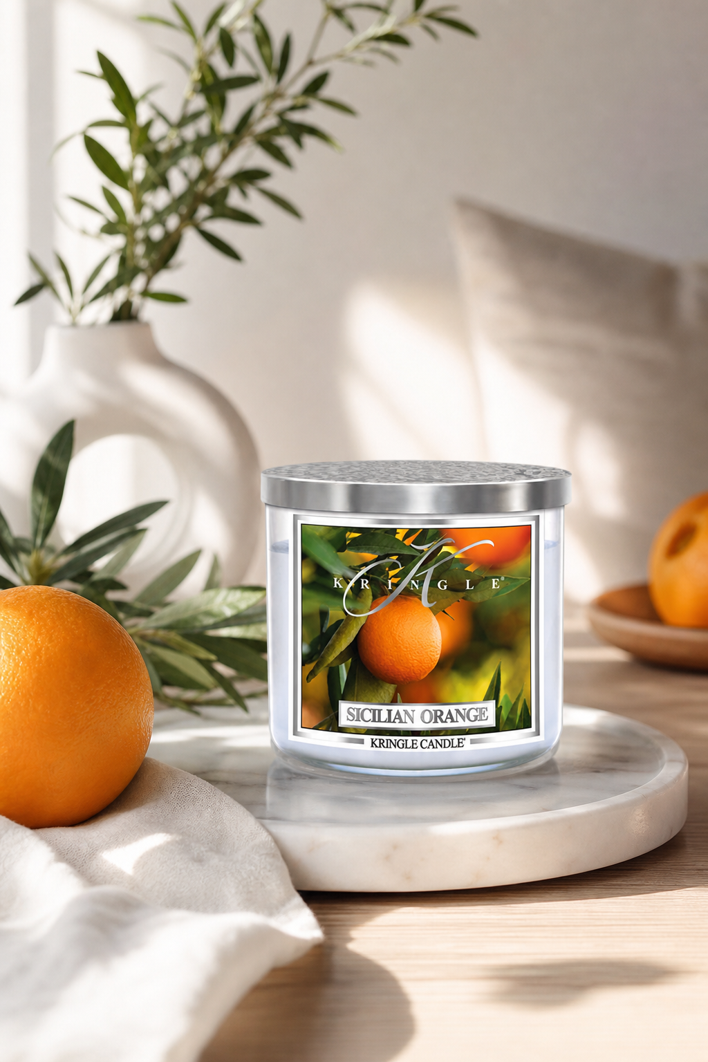 Sicilian Orange 396 g Tumbler 3-Docht in einer stimmungsvollen Anwendungsszene