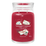 Rote Letters to Santa Kerze im Glas mit zwei sichtbaren Dochten