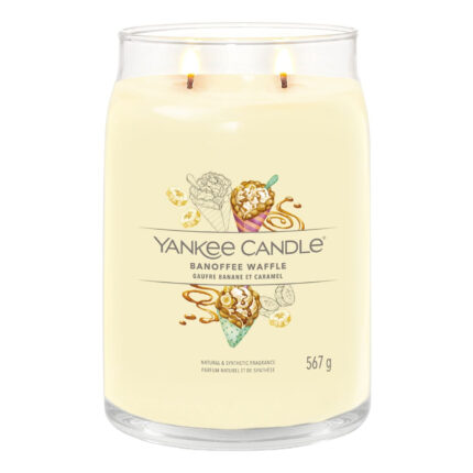 Yankee Candle Banoffee Waffle Duftkerze mit zwei brennenden Dochten