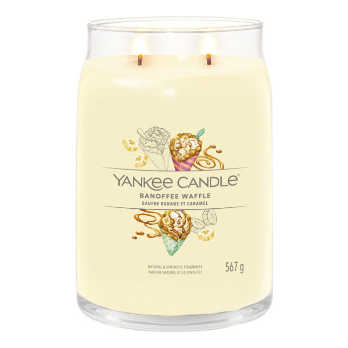 Yankee Candle Banoffee Waffle Duftkerze mit zwei brennenden Dochten