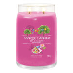 Brennende pinke Yankee Candle Art in the Park Kerze mit zwei Flammen
