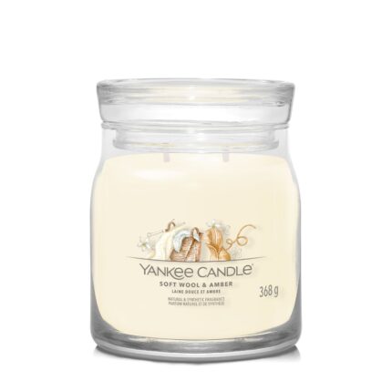 Soft Wool & Amber Kerze im Glas mit sichtbarem Etikett