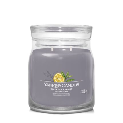 Yankee Candle Black Tea & Lemon Kerze im Glas mit sichtbarem Etikett