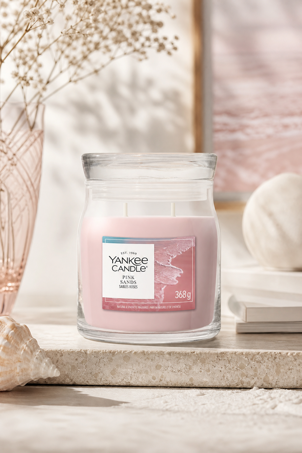 Signature Glas, mittel 368g Rosa in einer stimmungsvollen Anwendungsszene