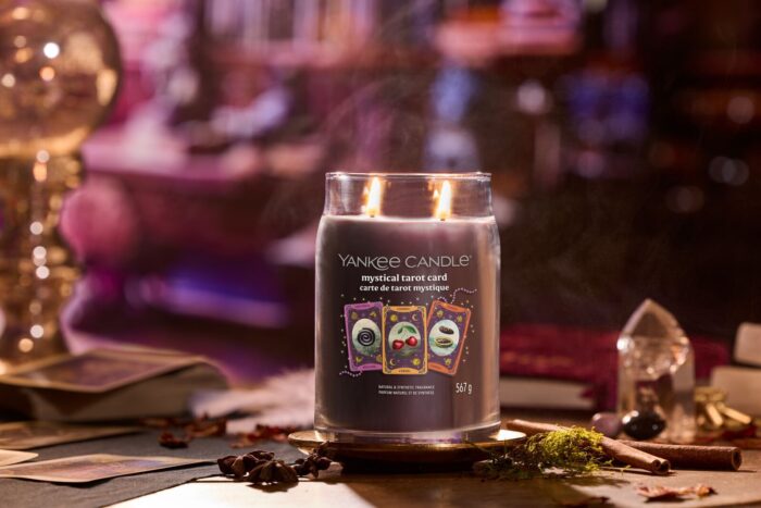 Yankee Candle Mystical Tarot Card Kerze mit zwei brennenden Dochten