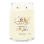 Brennende Soft Wool & Amber Kerze mit zwei Flammen im Glas