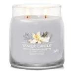Yankee Candle Smoked Vanilla & Cashmere Kerze mit zwei brennenden Dochten