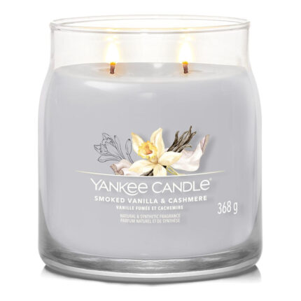 Yankee Candle Smoked Vanilla & Cashmere Kerze mit zwei brennenden Dochten