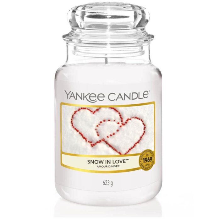 Snow In Love Kerze im Glas mit sichtbarem Markenetikett