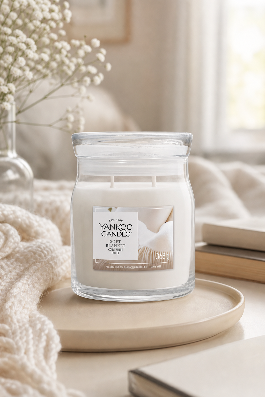 Soft Blanket Signature Medium Jar 368g 2-Docht in einer stimmungsvollen Anwendungsszene