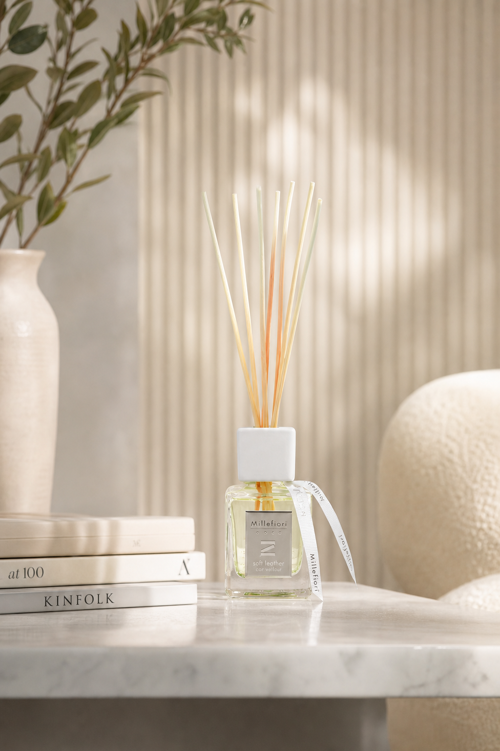 Soft Leather - Zona Reed Diffuser 100ml in einer stimmungsvollen Anwendungsszene