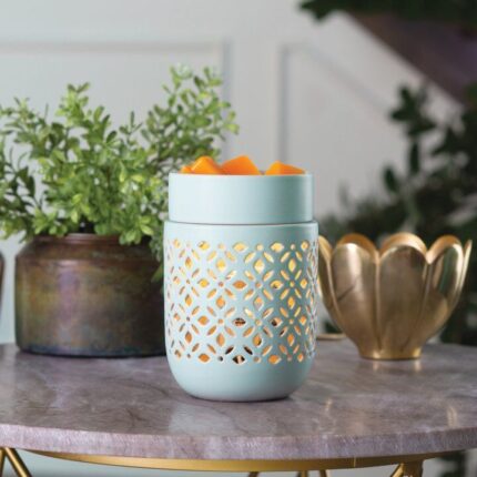 Soft Mint Duftlampe mit orangefarbenen Wachswürfeln auf einem Beistelltisch