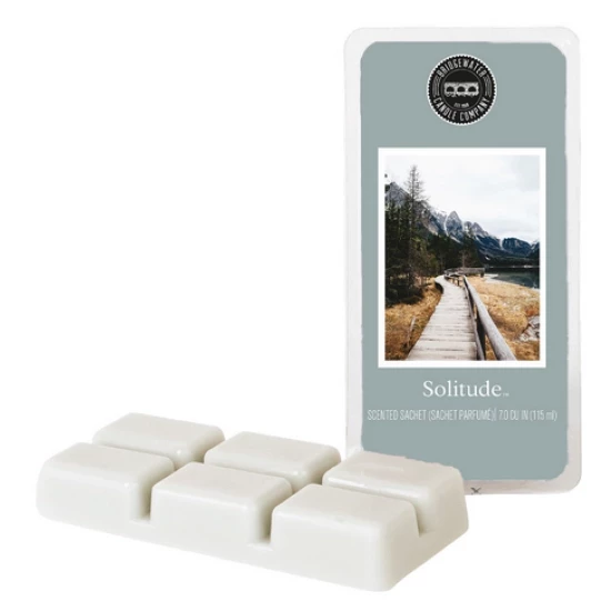 Solitude Wax Bar Produktansicht Weiße Solitude Wax Bar mit Landschaftsbild auf der Verpackung