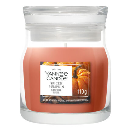 Yankee Candle Spiced Pumpkin Kerze im Glas auf weißem Hintergrund