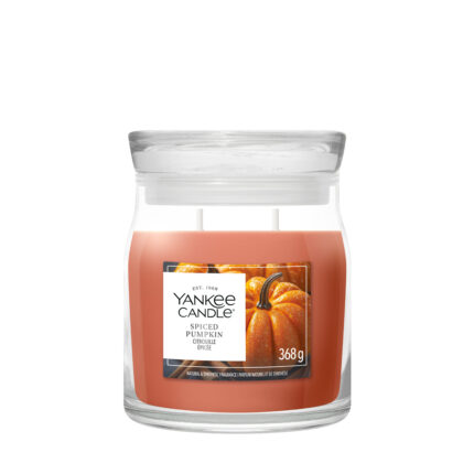 Spiced Pumpkin Kerze im Glas mit Etikett und zwei sichtbaren Dochten