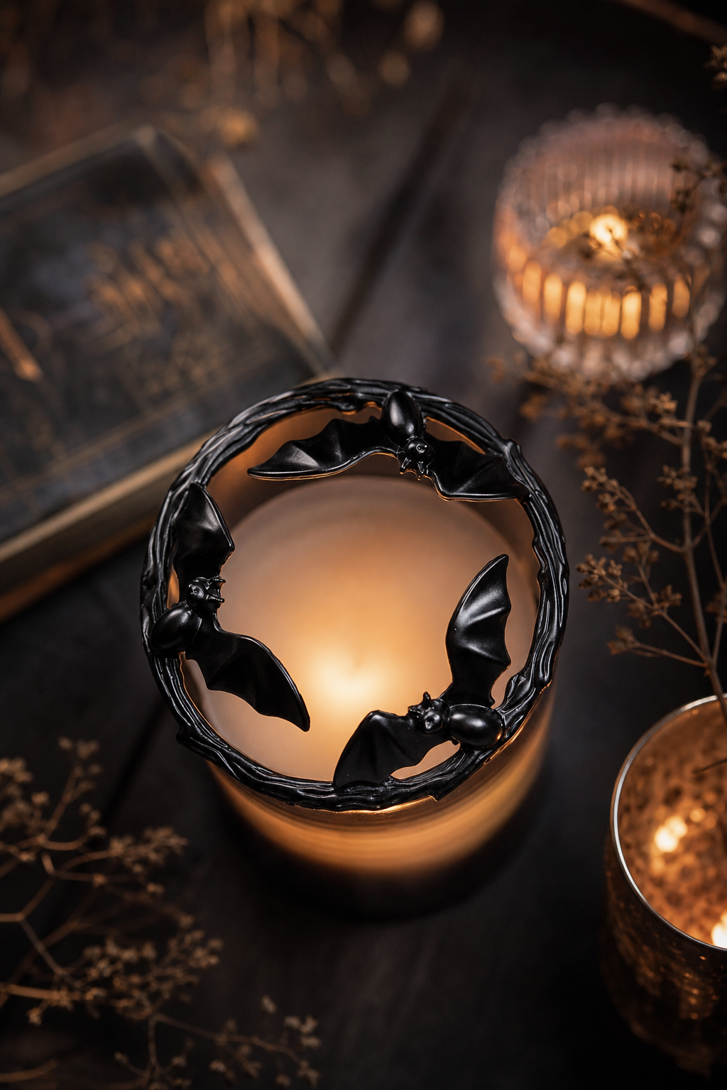 Spooky Bats Candle-Lid in einer stimmungsvollen Anwendungsszene