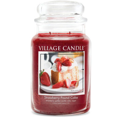 Rote Village Candle im Glas mit Etikett Strawberry Pound Cake