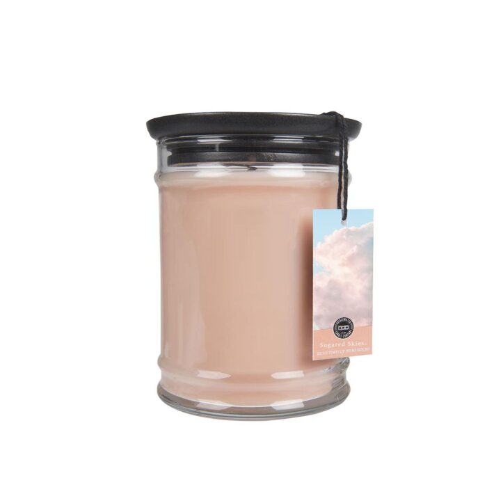 Detailansicht der Sugared Skies Kerze im Glas mit Anhängeetikett