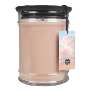 Detailansicht der Sugared Skies Kerze im Glas mit Anhängeetikett