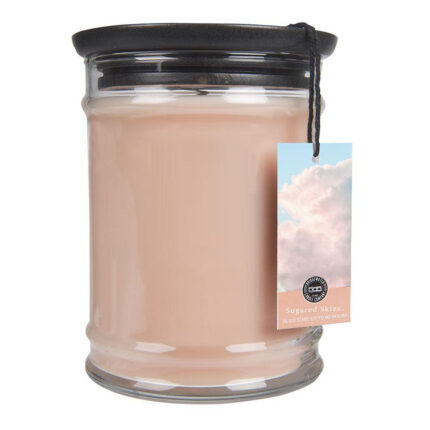 Detailansicht der Sugared Skies Kerze im Glas mit Anhängeetikett