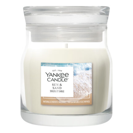 Yankee Candle Sun & Sand Kerze im Glas vor weißem Hintergrund