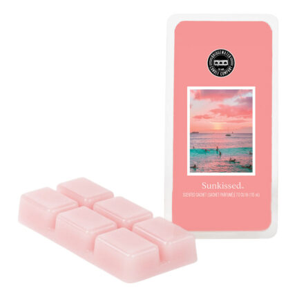Rosafarbene Duftwachssegmente vor der Sunkissed Verpackung