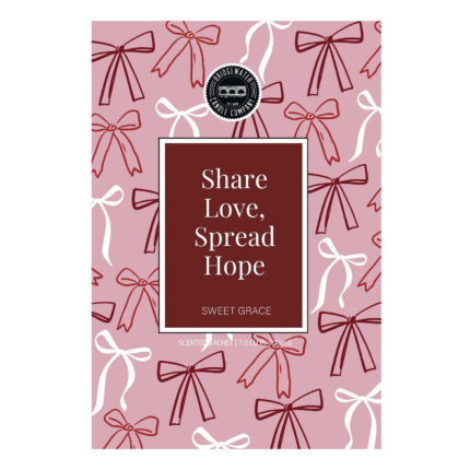 Nahaufnahme des Bridgewater Duftsachets mit Share Love und Sweet Grace Schriftzug