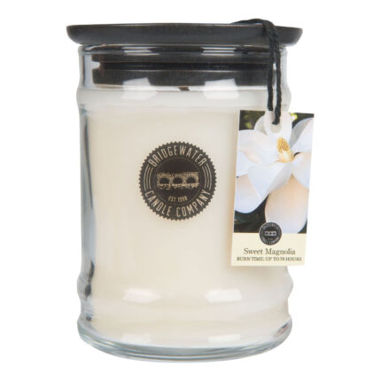 Sweet Magnolia Kerze im Glas mit schwarzem Deckel und Anhängeetikett